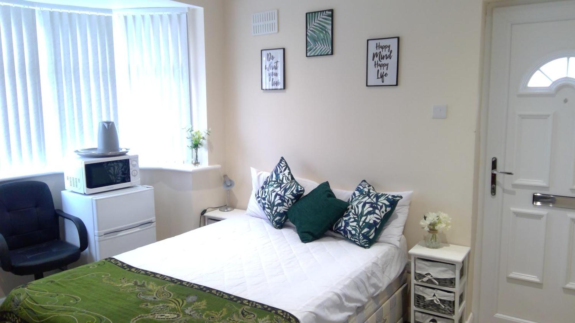 Luxury London Ensuite Double Room, Park Free, Tram-Train! Митчам Экстерьер фото